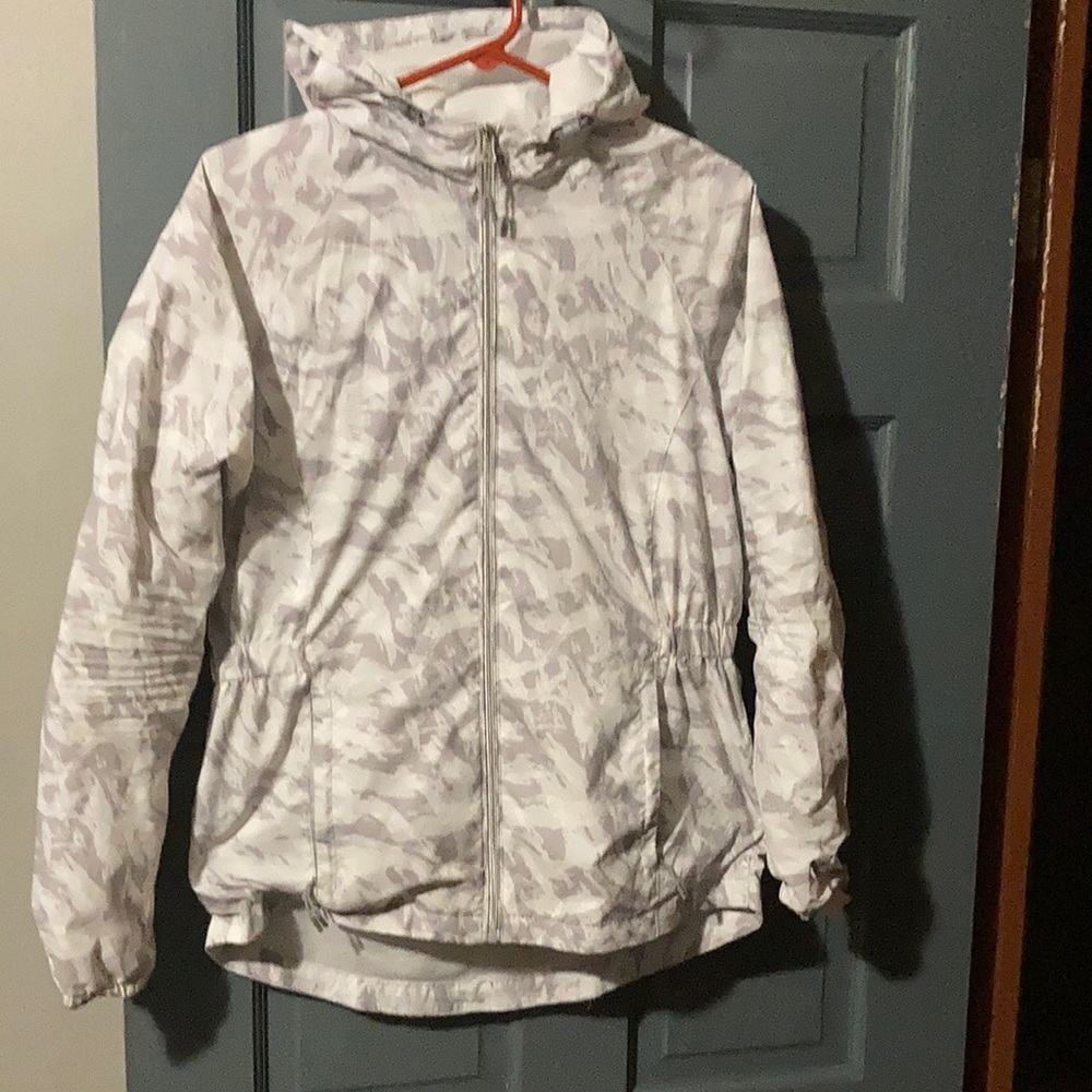 New balance size medium gray and white camo colored light jacket.